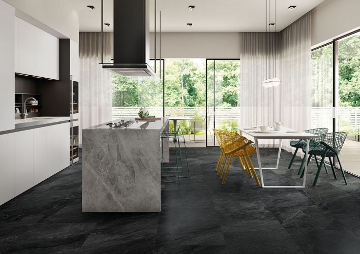 Contrasting black, gray, and white tiles make a bright room POP