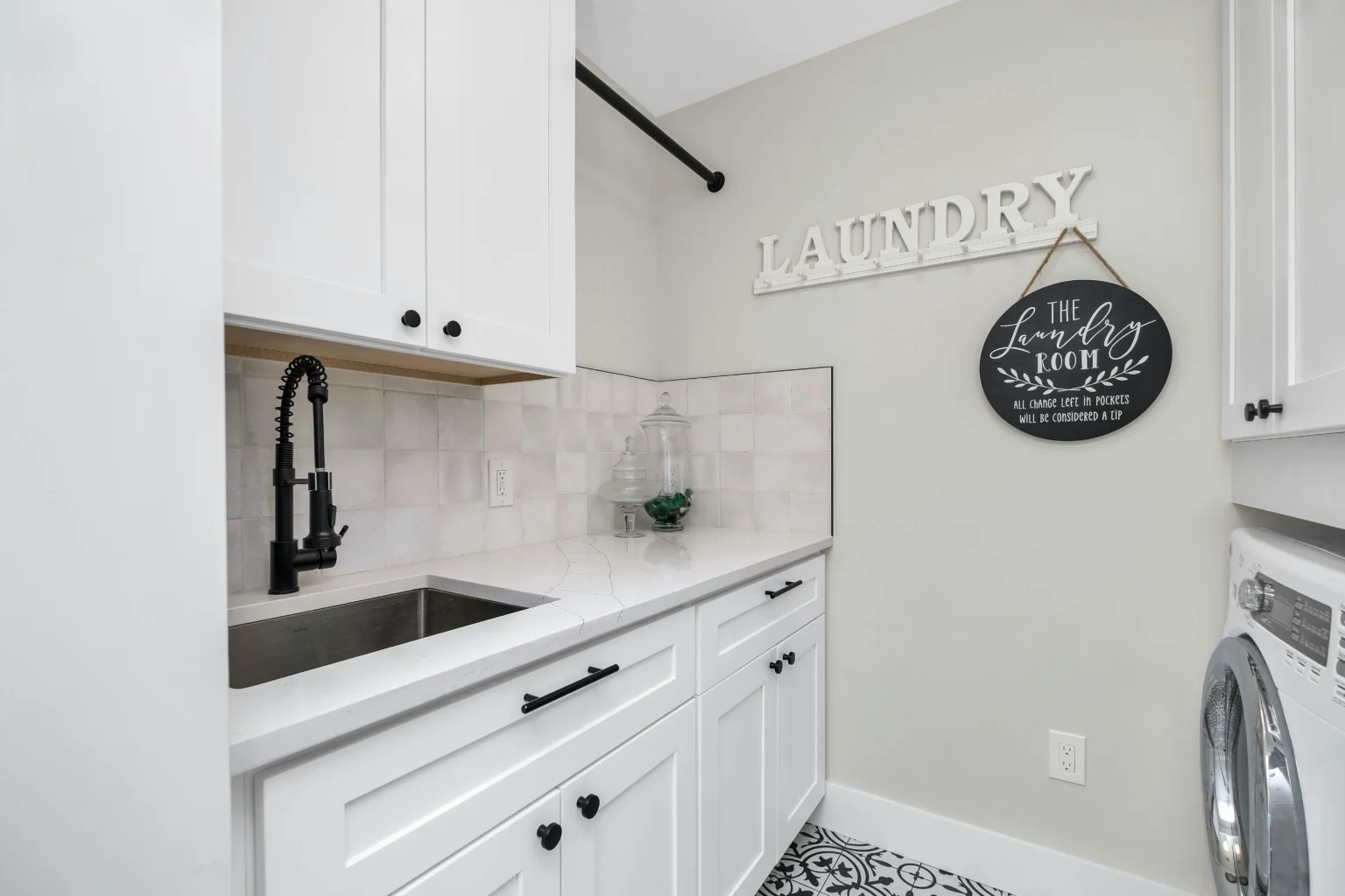 Laundry room with tile